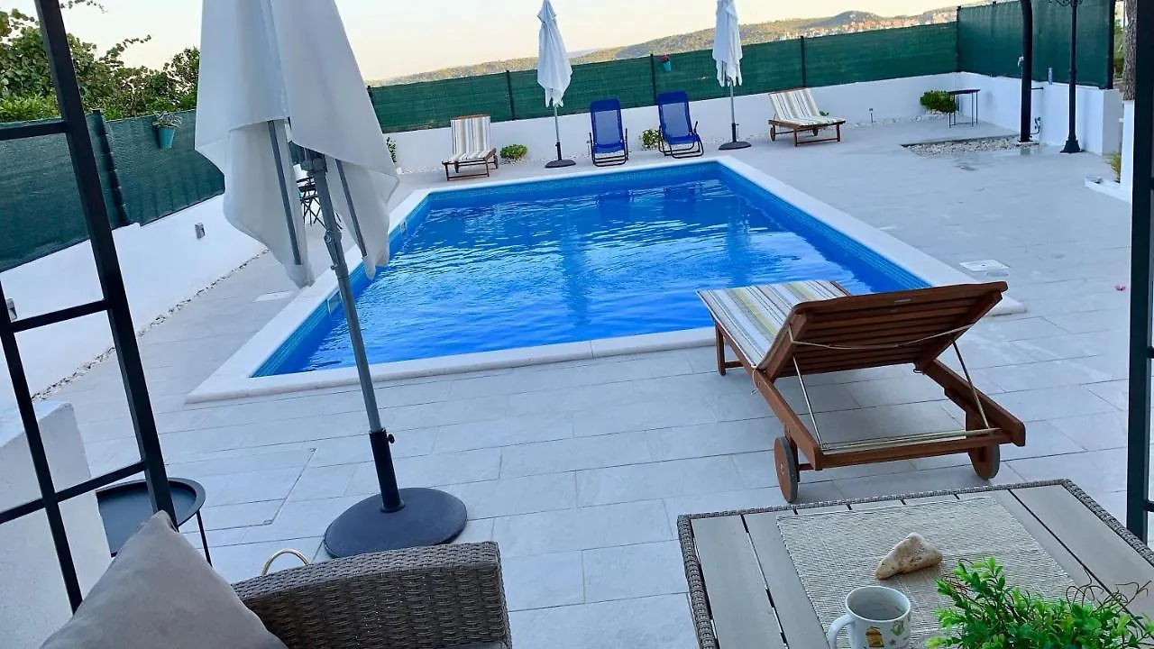 Apartments Villa Bella Vista Seget Trogir 0*,  Hırvatistan